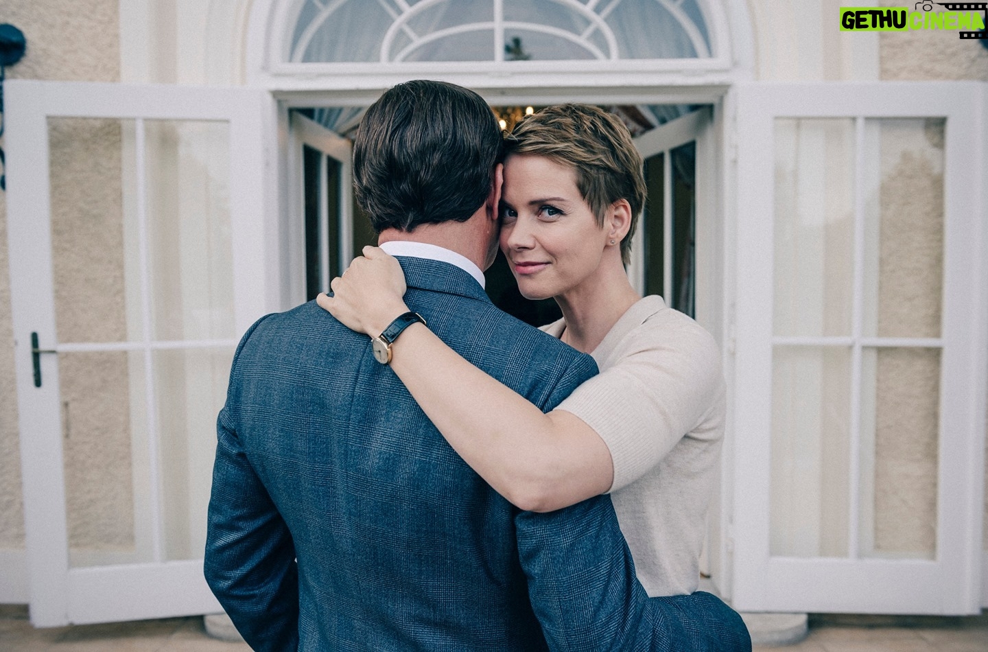 Andrea Osvárt - 1K Likes - Can you guess who is the gentleman I am hugging? :) His name is Allmen. Yes! Our 4th standalone sequel is coming up in a month! Allmen und das Geheimnis der Erotik is on air on March 27th at 8:15pm on ARD! Photo: © ARD Degeto/Stanislav Honzik
#HeinoFerch #Allmen #Allmen4 #TV #actorslife #acting #silming #shooting #still #moviestill #GermanTV #actingingerman #IloveGermany ❤️