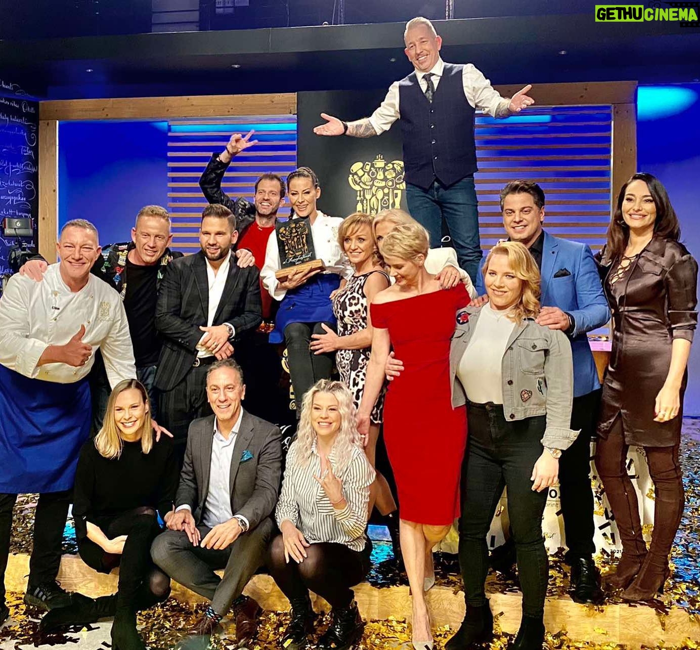 Andrea Osvárt - 1.1K Likes - Hatalmas gratula @anitatornoczky 👸és @nemeth.kristof.hivatalos🤴
Köszönet @akonyhafonok -nek és a séfeknek is! 👩🍳👩🍳👩🍳 Kalandra fel, Konyhába be! 😋🤩🥳 #masterchef #finale #cookingisfun