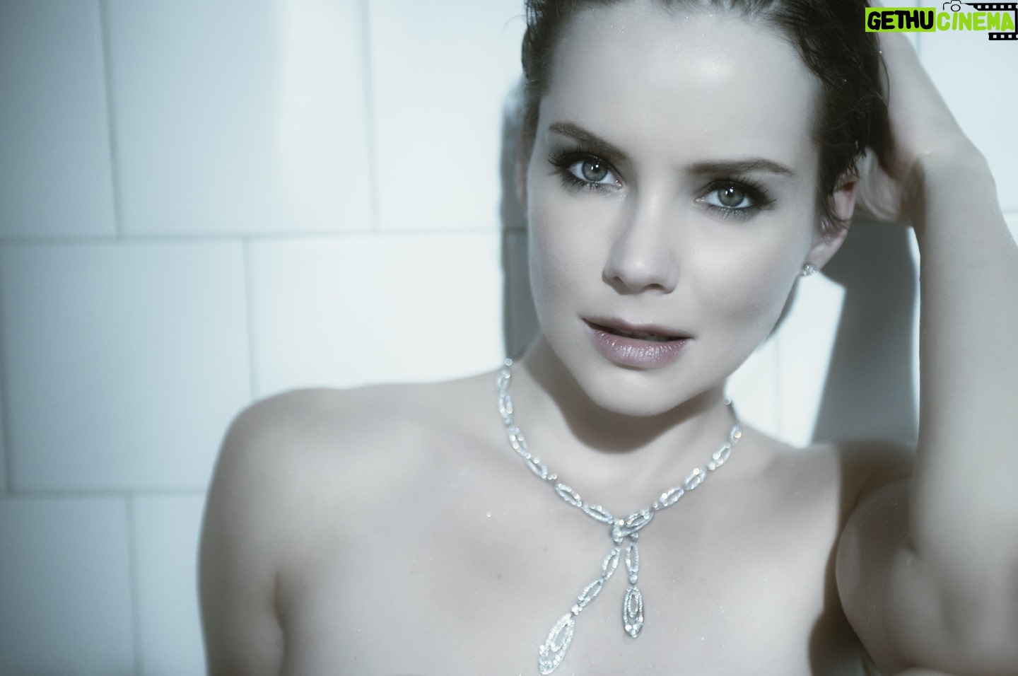 Andrea Osvárt - 1.7K Likes - In the Tub - photo series, caption by @TJScott, Los Angeles, 2011
#memories #tbt #throwback #ricordi #emlékek