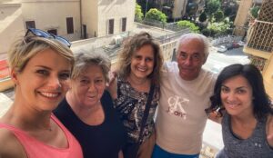 Andrea Osvárt Instagram - #vicini #exvicini #vicinidicasa #lontanimasemprevicini grazie @massimo.valentini1942 e Marcella! 🥰🥰🥰 #vitacondominiale #condominio #társasháziélet #ígyislehet 🙋‍♀️