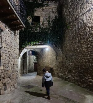 Andrea Ropero Instagram - Ruta por Roda de Isábena y La Puebla de Roda, una de las zonas más bonitas de Aragón ❤️ ¡Qué tierra! 💫 #Huesca #homesweethome #familytime