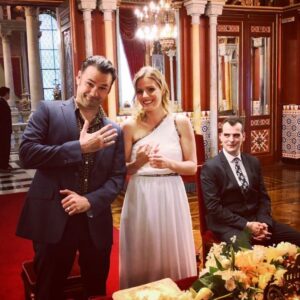 Andrea Ropero Instagram - 5 años de un día muy especial…. 💫 #aniversario #recuerdos 👗@pepa_garcia_vazquez ❤️