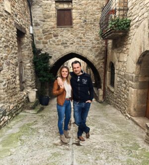 Andrea Ropero Instagram - Ruta por Roda de Isábena y La Puebla de Roda, una de las zonas más bonitas de Aragón ❤️ ¡Qué tierra! 💫 #Huesca #homesweethome #familytime