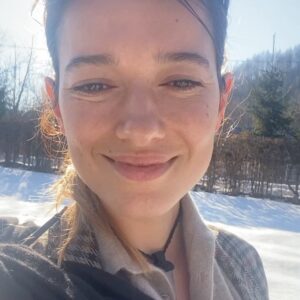 Andrea Tivadar Instagram - Felt extra cute in this heartwarming sunshine☀️❄️💋 #enjoyyourweekend