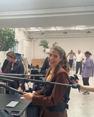 Andrea Vasiliou Instagram - Some #bts from @huel commercial - first job with my natural curly hair, second shoot with a camera strapped to my chest. Playing the boss 😈 Dream team on this one with  @mounthen directing 💕
-
#actress #shoot #model #wellness #outsoon #health #model #naturalhair #clownin #mealreplacement #huel #love