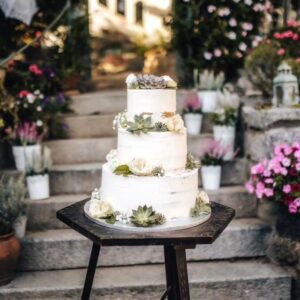Andrea Veselá Instagram - #weddingcake #wedding #svatba #laska

Konečně mám krásně vyfoceny dort, když to sama neumím 🤣.