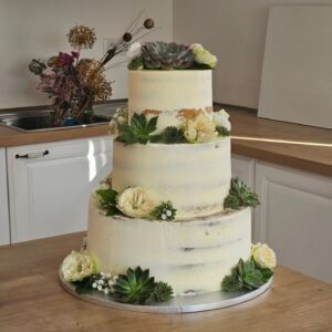Andrea Veselá Instagram - #cake #weddingcake #flowercake

A jeden svatební♥️
Květiny a ty bobky, sukulenty, jsou od nejlepsich z nejlepších @kvetinydolnibrezany