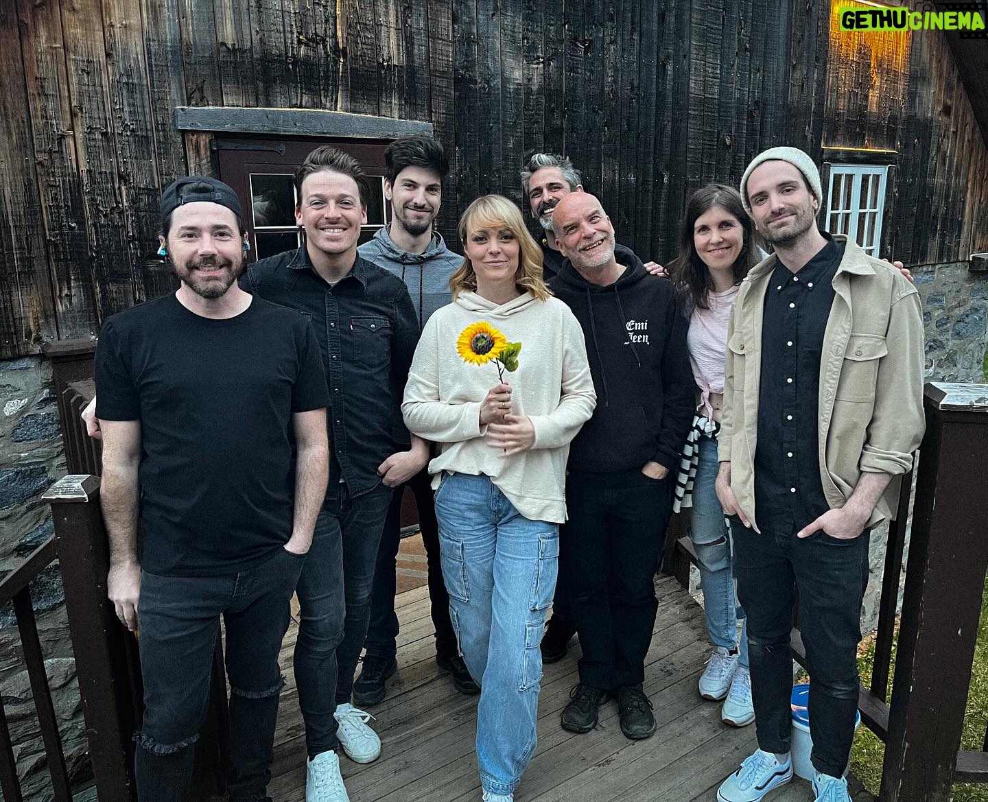 Andréanne A. Malette - 244 Likes - Spectacle numéro 5 hier à Bécancour ! 🌻Complet!
Quelle soirée fabuleuse! Merci pour les rires et la complicité ! On se revoit en supplémentaire peut-être ? 🙊
Prochain arrêt :
2 mai : Sainte-Thérèse
(avec @judithsun cette fois !)