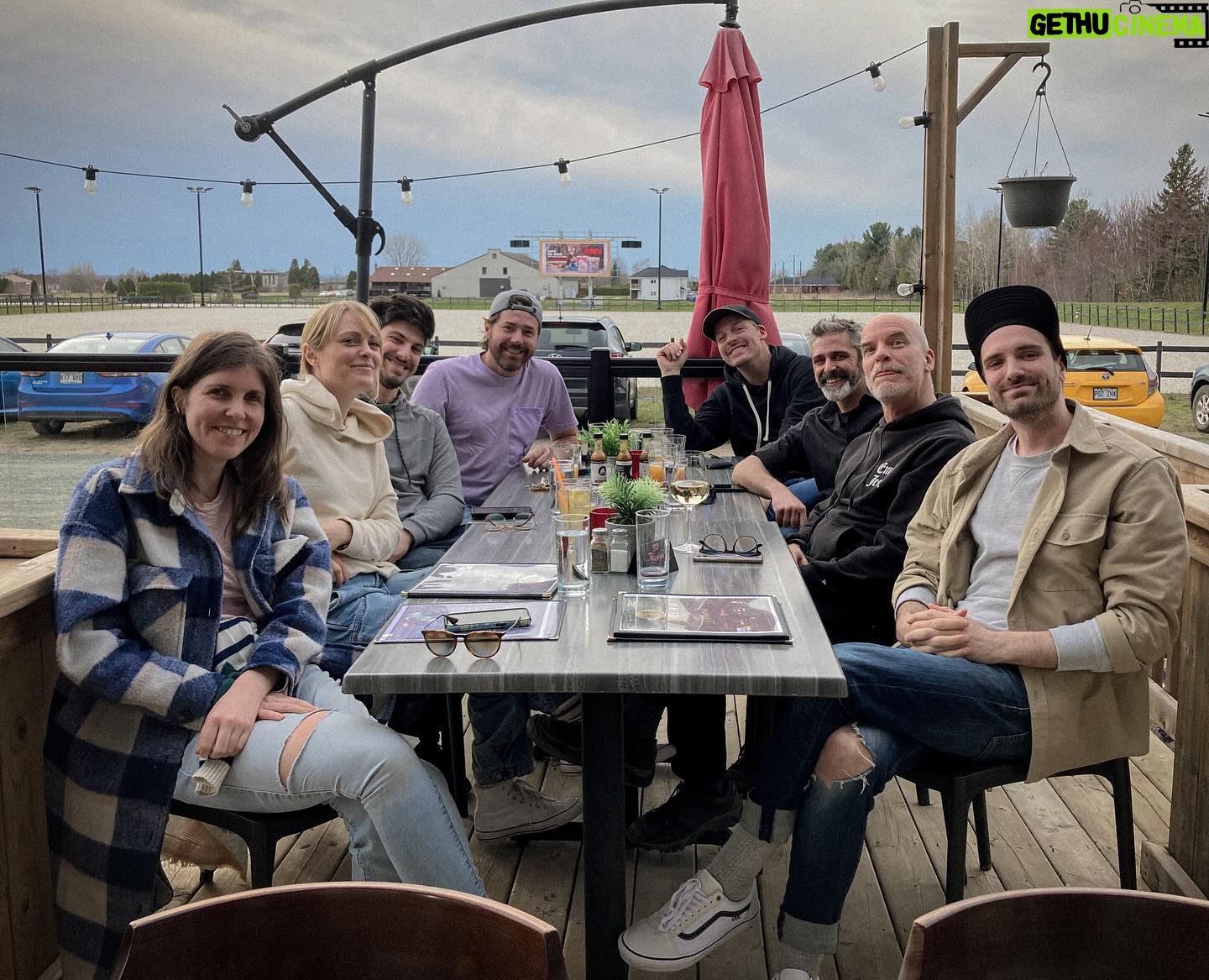 Andréanne A. Malette - 244 Likes - Spectacle numéro 5 hier à Bécancour ! 🌻Complet!
Quelle soirée fabuleuse! Merci pour les rires et la complicité ! On se revoit en supplémentaire peut-être ? 🙊
Prochain arrêt :
2 mai : Sainte-Thérèse
(avec @judithsun cette fois !)