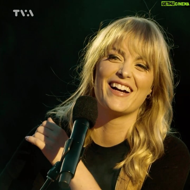 Andréanne A. Malette - 374 Likes - Une nouveauté estivale, touchante et rassembleuse! 🏕️
Fille des bois et reine de la jungle, @andreanneam reçoit des artistes musicaux autour de son feu de camp. Sans artifice, ils échangent anecdotes et chansons lors de soirées chaleureuses où rires, larmes et succès populaires s’entremêlent.
📌 @feudecamp.ca | À découvrir dès le 23 juin 21h à @tvareseau et TVA !