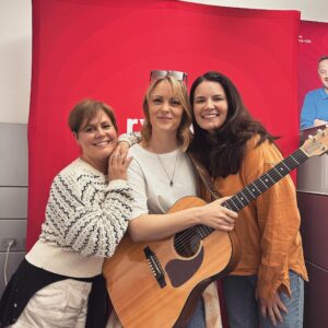 Andréanne A. Malette Instagram - Avec ces deux belles femmes inspirantes ce matin à @rythme1057 🫶🏻