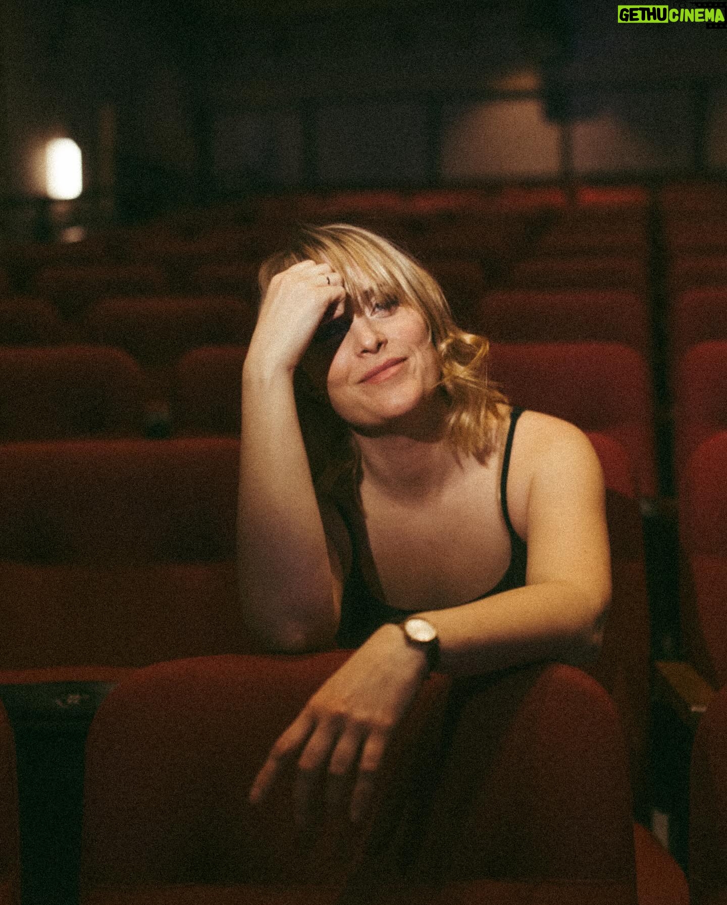 Andréanne A. Malette - 500 Likes - Stand by 1h!
Lancement de l’album et de la tournée #LesJardinsDérangés ce soir, 20h, @theatre.outremont ! 🌻
.
.
.
Photo @catherinedeslauriers.photo