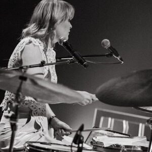 Andréanne A. Malette Instagram - Quelques images du lancement au théâtre Outremont, dans la lentille de @catherinedeslauriers.photo 📷