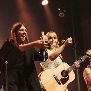 Andréanne A. Malette Instagram - Quelques images du lancement au théâtre Outremont, dans la lentille de @catherinedeslauriers.photo 📷