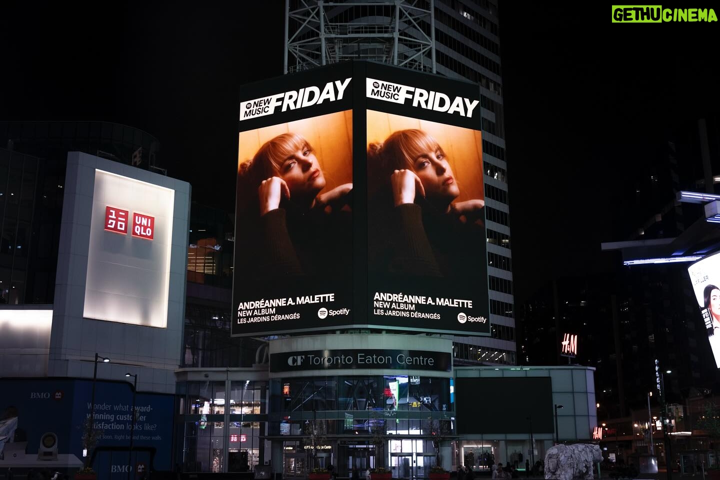 Andréanne A. Malette - 261 Likes - Ma tronche sur panneaux géants au centre-ville de Toronto pour les “New Music Friday” de @spotifycanada ! Merci énorme pour cette précieuse visibilité !
.
.
.
Photo par @catherinedeslauriers.photo
Coiffure/maquillage : @misslala_makeup
#newmusic #newmusicfriday #spotify #toronto #LesJardinsDérangés