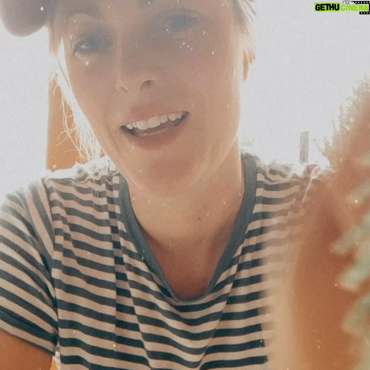 Andréanne A. Malette - 1K Likes - Malette VS Swift !
Swipe pour participer au combat !! 😂🤞🏻
Lien de la précommande dans ma bio ou sur le andreanneamalette.com