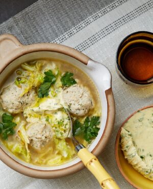 Andreas Eenfeldt Instagram - 😋 These aren't your standard dumplings in this Keto Cabbage Soup! These are gluten-free chicken dumplings! 🍗 ⁠
⁠
So much more flavor, only a fraction of the carbs. 🙌 ⁠
⁠
Cozy up & head to @diet_doctor for the recipe link in our bio. 🍲 ⁠