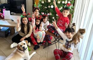 Andreas Georgiou Instagram - Family it’s not an important thing! It’s everything! 
Χρόνια πολλά! Merry Xmas! ❤️❤️❤️
.
.
#family #time #xmas #home