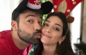 Andreas Georgiou Instagram - Family it’s not an important thing! It’s everything! 
Χρόνια πολλά! Merry Xmas! ❤️❤️❤️
.
.
#family #time #xmas #home