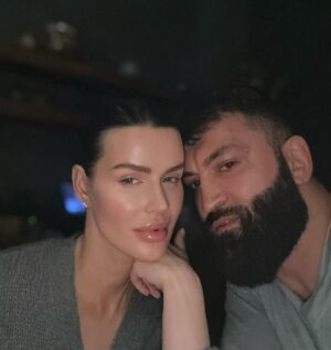 Andrei Arlovski Instagram - #LastNight , #I went out with my #LOVEofmyLIFE @milana_arlovskaya ……
It was very very #good and before and after 😉

#Вчера , #вечер #и #суши …..
Было #вкусно 🤤 !!!

#AndreiArlovski #MilanaArlovskaya #ArlovskiFamily #FAM #FAMILY #LOVE #АндрейОрловский #МиланаОрловская #СемьяОрловских