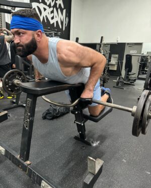 Andrei Arlovski Instagram - #Bodybuilding @seva_the_coach …..!!
Getting #bigger / #stronger 💪💪💪💪

#Спина , #еще #раз - спина 

#АндрейОрловский #АндрейПИТБУЛьОрловский #бодибилдинг #AndreiArlovski #OriginalPitBull #OG #AndreiThePitBullArlovski #WARlovski #mma #ufc