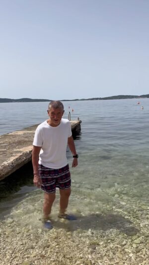 Andrej Babiš Instagram - Kauza ponožky ve vodě - vyřešeno ✅😄