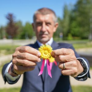 Andrej Babiš Instagram - Dnes je Český den proti rakovině. Jak moc je důležitá prevence, podpora výzkumu a pomoc těm, kteří s tou zákeřnou nemocí bojují, bychom si ale měli připomínat každý den. Myslete na zdraví svých blízkých, ale nezapomínejte ani na to své. Zdraví máme jen jedno.