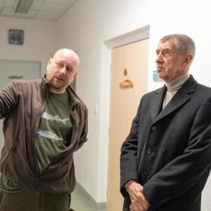 Andrej Babiš Instagram - Dnešní návštěva rybářského a hydrobiologického ústavu 🐟 Bylo to super a fakt zajímavé, moc díky za prohlídku 🙂