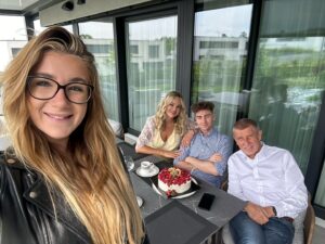 Andrej Babiš Instagram - 20 let 😍🎉 Všechno nejlepší, máme tě moc rádi, Fredy ❤️
