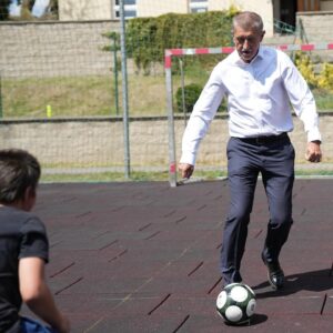 Andrej Babiš Instagram - Fotbálek v Brništi. Díky za hru, kluci! ⚽️