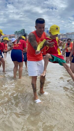 Andrés D'Alessandro Instagram - Sábado de participar, com @institutodocancerinfantil, do evento que levou alguma das crianças assistidas para conhecer a praia. 

Momentos gratificantes ao lado de quem pisou na areia e viu o mar pela primeira vez, como o menino Conrado, de 5 anos, lá do Chuí. 

É sempre um prazer reforçar o nosso papel de embaixador e compartilhar ações que promovam o bem e a solidariedade.

#ici #icinapraia #solidariedade 🦁🙏