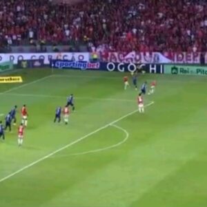 Andrés D'Alessandro Instagram - Andrés D’ALESSANDRO completou nesta semana dois anos de sua despedida dos gramados.

A exitosa carreira do argentino teve duas décadas de atuação, com 21 títulos conquistados. O camisa 10 fez sua última exibição em 17 de abril de 2022, quando marcou um gol na vitória do Inter sobre o Fortaleza, por 2 a 1 de virada, no Beira-Rio. 
⠀⠀⠀⠀⠀⠀⠀
Além do Colorado, @dale10 vestiu as camisas de River Plate (ARG), San Lorenzo (ARG) e Nacional (URU) na América do Sul. Na passagem pela Europa jogou no Wolfsburg-ALE, Portsmouth-ING e Zaragoza-ESP. Contabilizou 888 partidas e 155 gols marcados. 
⠀⠀⠀⠀⠀⠀⠀⠀
#TXT #Sports #Business #Assessoria #DAlessandro #DAle10 #TBT #17Abril #Carreira #Despedida