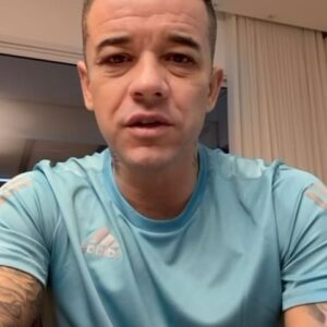 Andrés D'Alessandro Instagram - D’Ale convocou? Eu vou! 🔟

Neste domingo (26), o Maraca será palco de um encontro de lendas da bola. Seu ingresso para prestigiar esse encontro de grandes craques é a sua doação. Compre em: glo.bo/futebolsolidario e ajude as famílias vítimas das enchentes no Rio Grande do Sul.

#SOSRioGrandeDoSul #FutebolSolidarioNoSportv #FutebolSolidario #Solidariedade