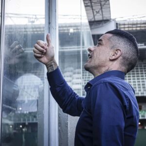 Andrés D'Alessandro Instagram - D’ALESSANDRO completa dois meses de trabalho como coordenador técnico do Cruzeiro, nesta terça-feira.
⠀⠀⠀⠀⠀⠀⠀⠀
Em seu primeiro desafio como gestor de futebol, o argentino participa da campanha de destaque do clube mineiro em seu retorno à elite do futebol nacional.
⠀⠀⠀⠀⠀⠀⠀⠀
A Raposa contabiliza três vitórias em quatro rodadas disputadas e é dona da melhor defesa do Campeonato Brasileiro 2023.
⠀⠀⠀⠀⠀⠀⠀⠀
Já pela Copa do Brasil, a equipe superou o Náutico na terceira fase e agora encara o Grêmio pelas oitavas de final.
⠀⠀⠀⠀⠀⠀⠀⠀
Após 23 anos de atuação vestindo a camisa de sete clubes na América do Sul e Europa, além da Seleção Argentina, @dale10 anunciou sua aposentadoria dos gramados em abril do ano passado.

📸 Divulgação | @cruzeiro
⠀⠀⠀⠀⠀⠀⠀⠀
#TXT #Sports #Business #Assessoria #DAlessandro #DAle10 #Cruzeiro