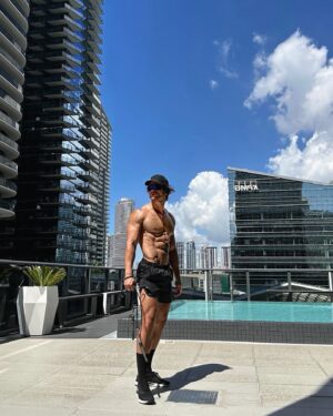 Andrés Mercado Instagram - Sun   workout = Nice results