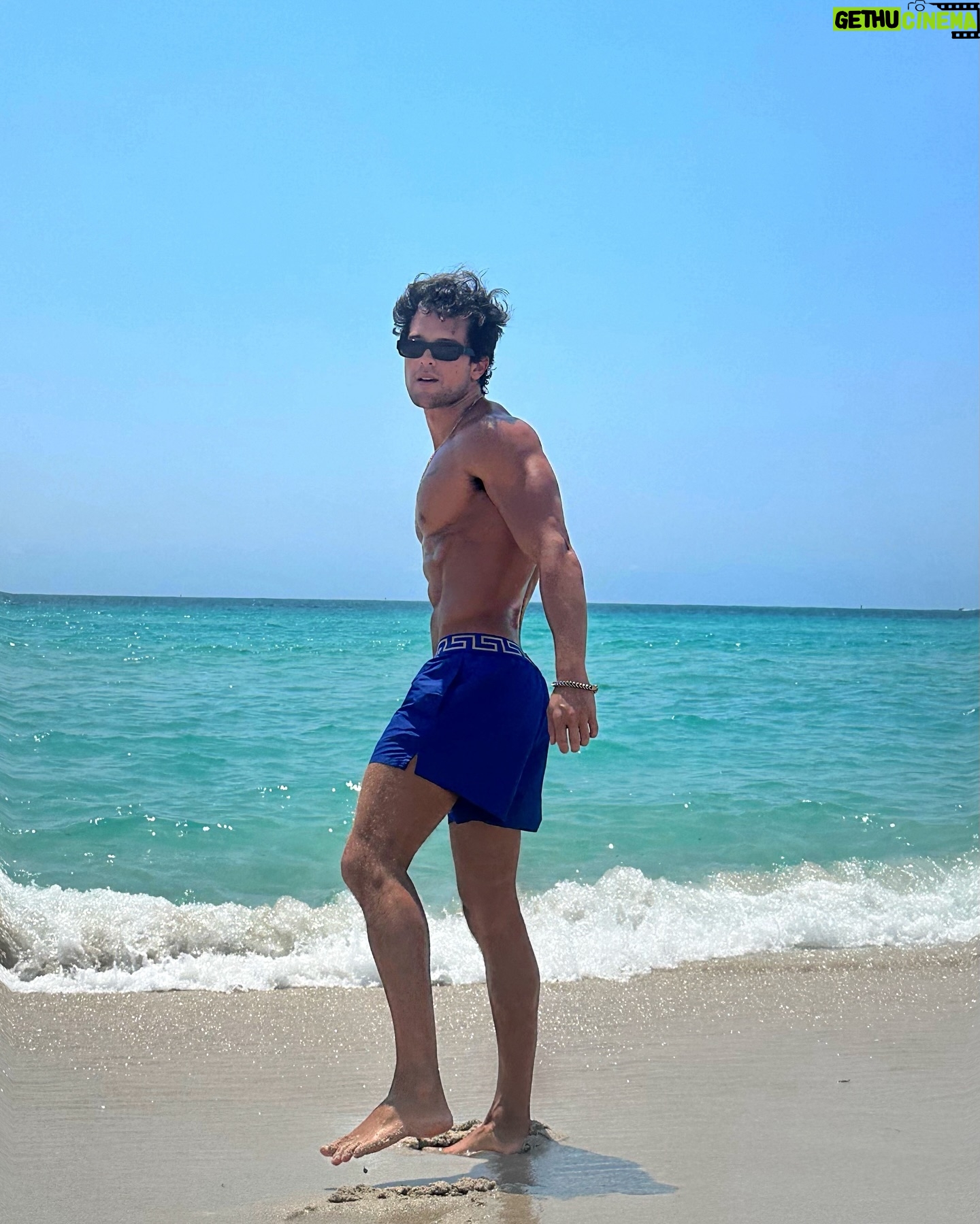 Andrés Mercado - 3 Likes - 🌊 Welcome to Miami, bienvenido a Miami 🦈