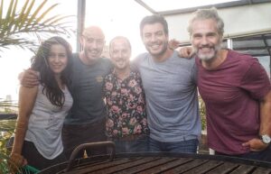 Andrés Palacios Instagram - Reencuentros felices!!! Movie family 😍😎 #LosIdealistas próximamente