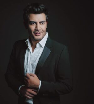 Andrés Palacios Instagram - Soltar a quien tenga que irse y hacer espacio para quien va a llegar 🐕