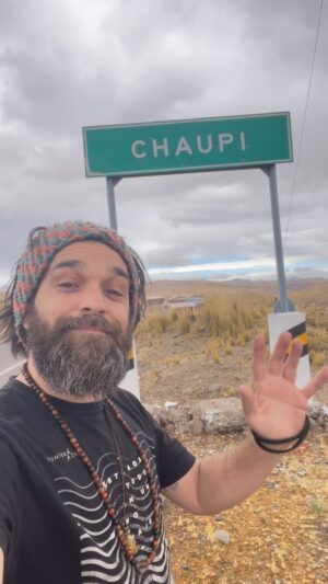 Andrés Salas Instagram - No importa si estás a 4371 m.s.n.m. Y a 3 grados…
Si algo te jode o no te gusta… Chaupi 🥸😋 #tumamacalata #tumamameimporta #tumamamedijochaupi #
