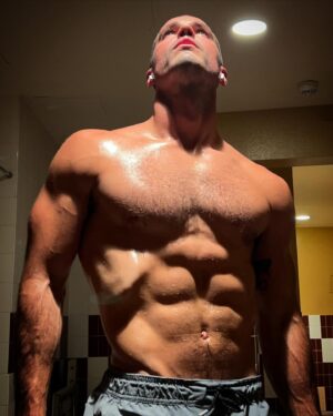 Andrew Biernat Instagram - Discipline equals freedom.
