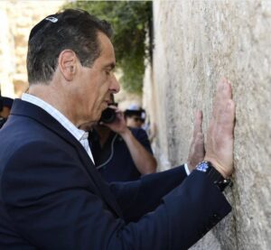 Andrew Cuomo Instagram - Praying for our brothers & sisters in Israel 🇮🇱

“The opposite of love isn’t hate — it’s indifference” 

We must unify with one voice and unequivocally condemn the terrorist acts against the people of Israel & support Israel’s right to exist & defend itself