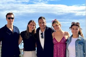 Andrew Cuomo Instagram - May family, friends and faith be a source of peace and joy.

From my family to yours, Merry Christmas!

Governor Cuomo, Cara, Mariah, Michaela and the fiancé (formerly known as the boyfriend)