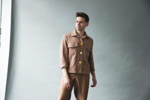 Andrew Keenan-Bolger Instagram - Back in a flash 📸 
Shot and styled by the incomparable @robertriese_photography