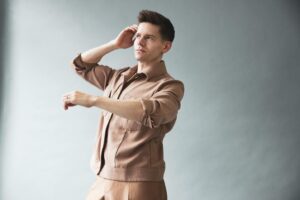 Andrew Keenan-Bolger Instagram - Back in a flash 📸 
Shot and styled by the incomparable @robertriese_photography