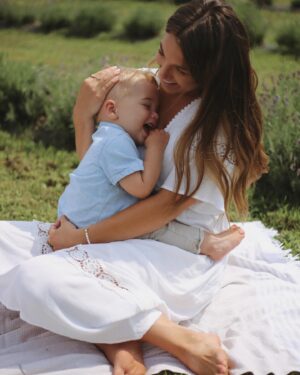 Andrew O'Reilly Instagram - Bonne fête des mères à la plus importante des mamans pour nous!

Nous sommes chanceux d’avoir une maman aussi patiente, dévouée, impliquée, mais surtout aussi bonne que toi.

On t’aime plus que tout et on est reconnaissant de tout ce que tu fais pour notre famille 😘❤️

Madison, Zack et Andrew 
Xoxo

#bestmom #mothersday #grateful