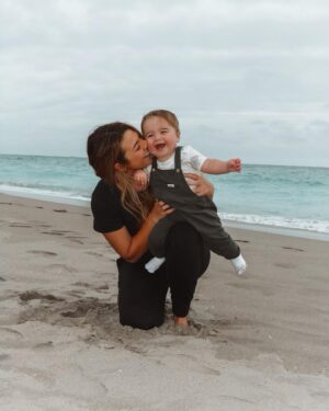 Andrew O'Reilly Instagram - À celle qui répond aux 1000 et un besoins de notre famille; 

À celle qui fait toujours si bien le sac à couche, tsé sans oublier le lait; 

À celle qui est le pilier de notre famille, celle qui tient le fort; 

À celle qui est la meilleure maman qui soit pour Zack et tous les autres à venir; 

À celle qui mérite bien plus de reconnaissance pour tout ce qu’elle fait;

Merci d’être un aussi beau modèle pour notre p’tit gars, pour notre famille. Merci pour tout. 

Bonne fête des mères chérie
Une chance que tu es là! 
On t’aime❤️