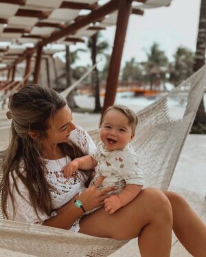 Andrew O'Reilly Instagram - Bonne fête des mères à la plus importante des mamans pour nous!

Nous sommes chanceux d’avoir une maman aussi patiente, dévouée, impliquée, mais surtout aussi bonne que toi.

On t’aime plus que tout et on est reconnaissant de tout ce que tu fais pour notre famille 😘❤️

Madison, Zack et Andrew 
Xoxo

#bestmom #mothersday #grateful
