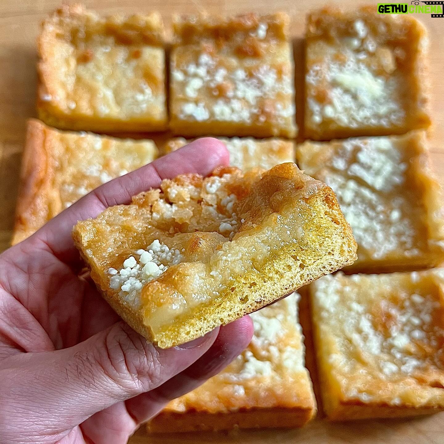 Andrew Rea - 15.1K Likes - Gooey butter cake - flown back from St. Louis on my lap. Tastes as good as it sounds: a biscuity cake topped with a sort of butter custard. Swipe for saga another STL legend @brian_lagerstrom, who was kind enough to moderate the final stop on my book tour! Full tippy toes with this guy