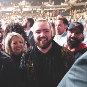 Andrew Shane Instagram - Moments after. I’ll never forget this night and those who were there to celebrate. UK YouTube doing the world proud. 
Thank you @ksi for what you have done for us all. 📸: @managerjon