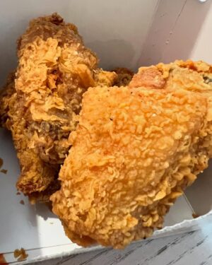 Andrew Zimmern Instagram - What national or regional chain makes the best fried chicken? @kyochonus is my choice these days. Who makes better chicken? I can’t think 💭 of anyone… their seasoned chicken 3 or 4 kinds are all superb and their “plain” is the king IMHO. 
Whose poultry palace are you into? Let me know … HAS to be a chain or mini chain. Minimum of 30 locations including country of origin.